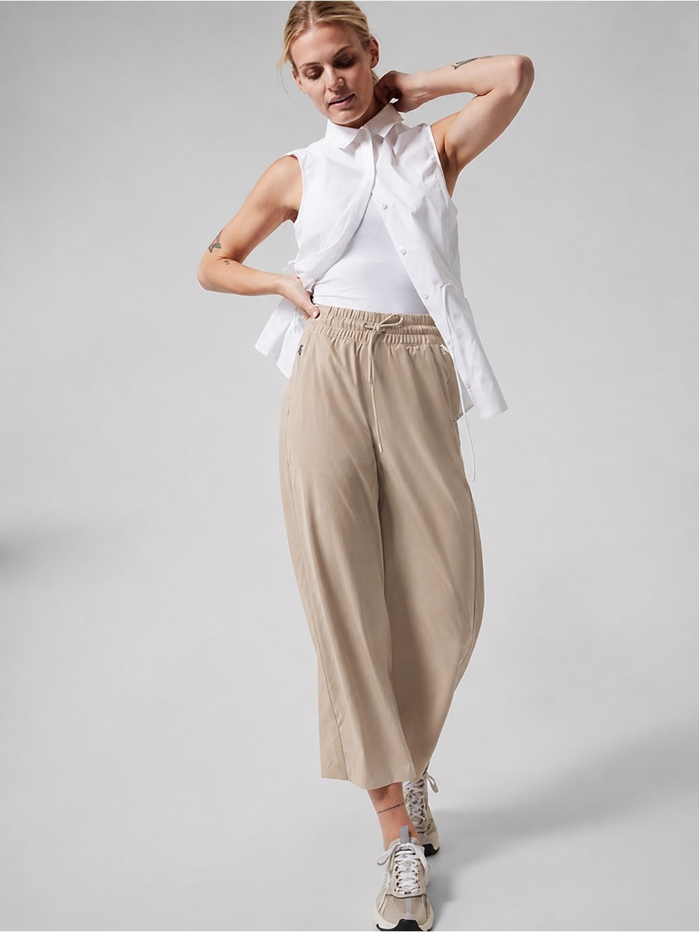Athleta Wide Leg Cropped Pants Women’s Large Beige Tan Pull-On Drawstring